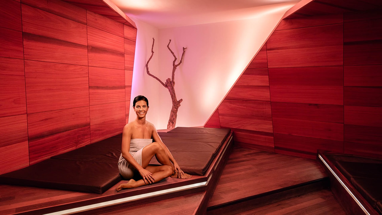 femme se detende au bernaqua wellness